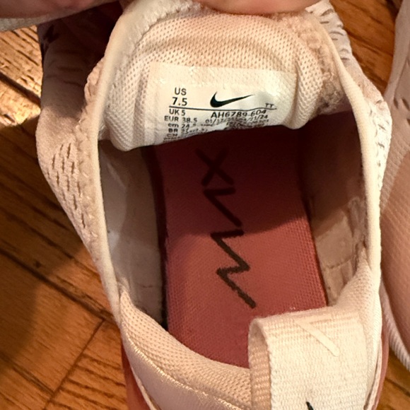 Nike Air Max 270 Women's Sneakers in Cream and Pink - Picture 11 of 12